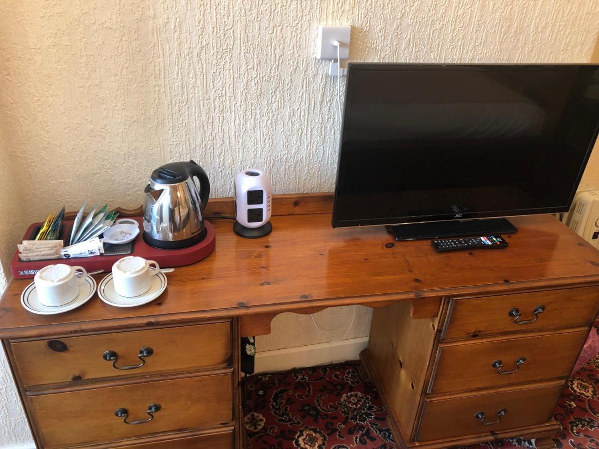 Cherry Blossom Inn Blackpool Bagian luar foto