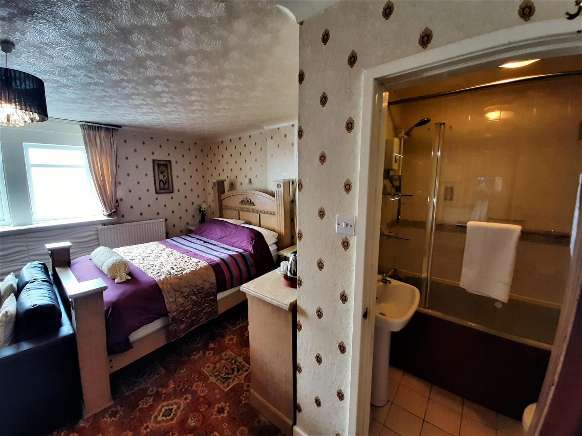 Cherry Blossom Inn Blackpool Bagian luar foto