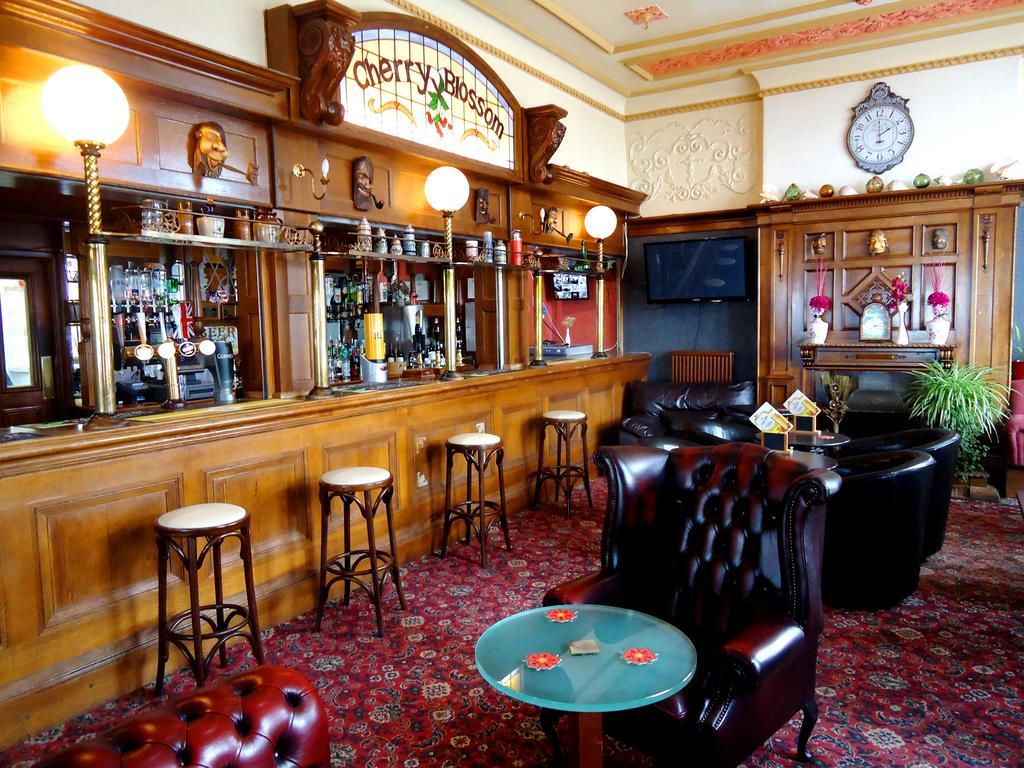 Cherry Blossom Inn Blackpool Bagian luar foto