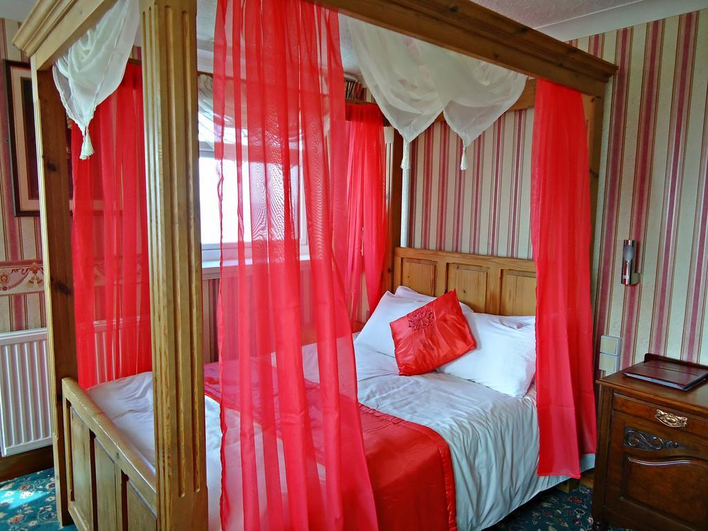 Cherry Blossom Inn Blackpool Bagian luar foto