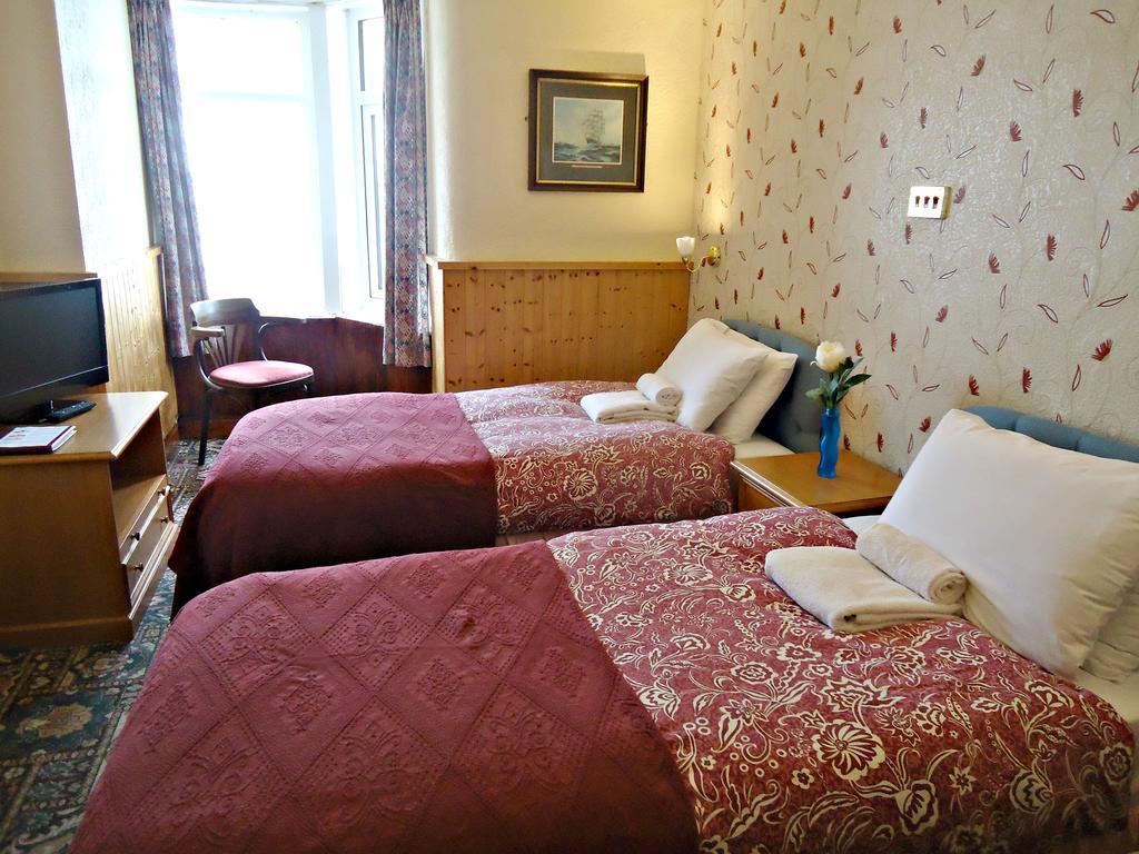 Cherry Blossom Inn Blackpool Bagian luar foto