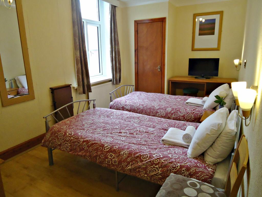 Cherry Blossom Inn Blackpool Bagian luar foto