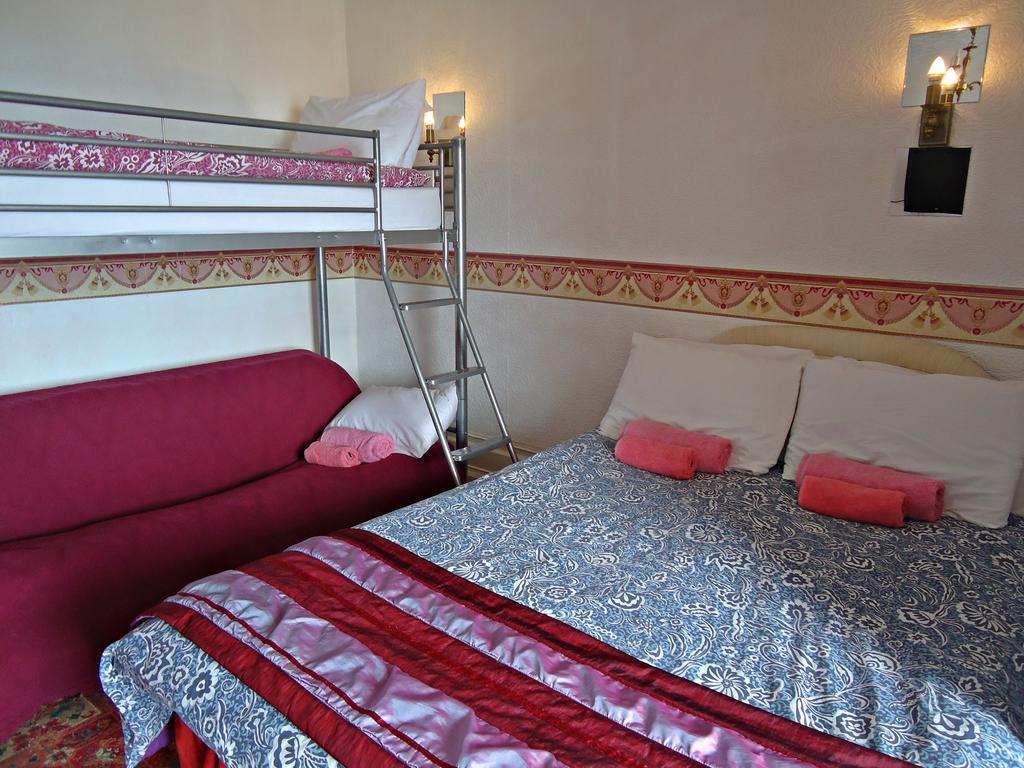 Cherry Blossom Inn Blackpool Bagian luar foto