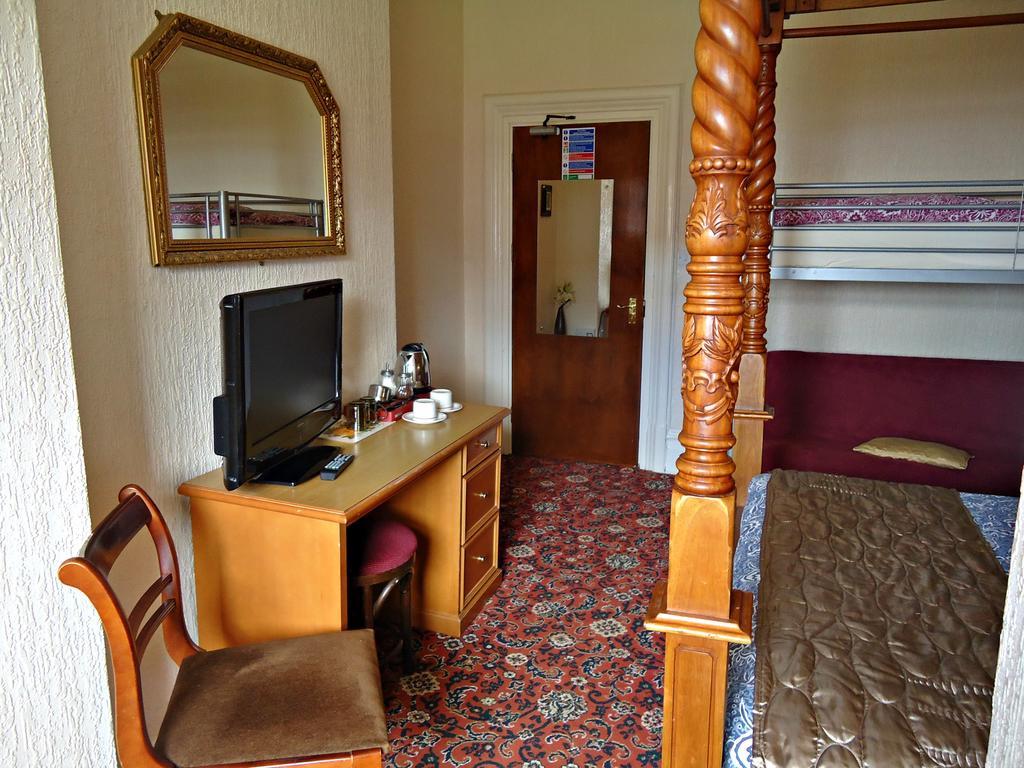 Cherry Blossom Inn Blackpool Bagian luar foto