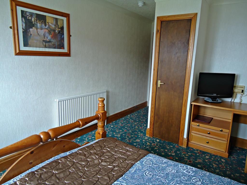 Cherry Blossom Inn Blackpool Bagian luar foto
