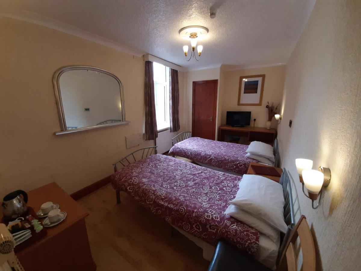 Cherry Blossom Inn Blackpool Bagian luar foto